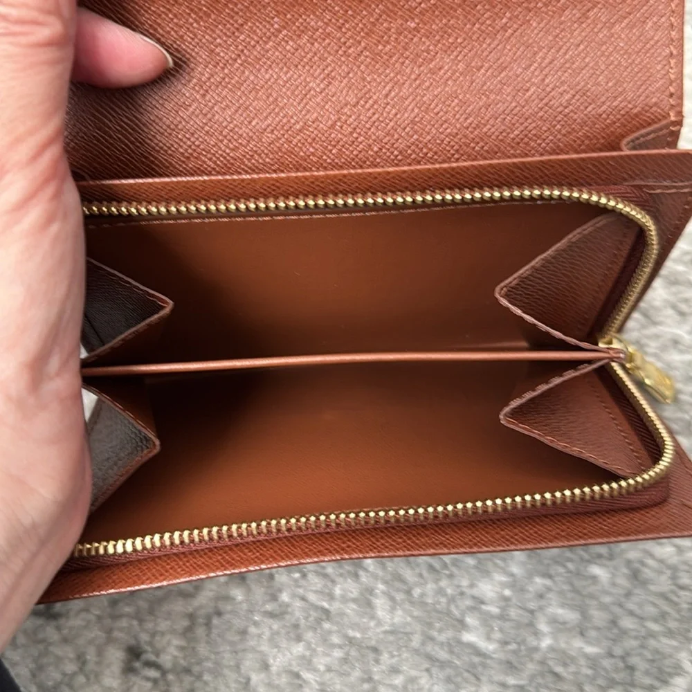 Authentic Louis Vuitton Tresor wallet - Picture 5 of 11